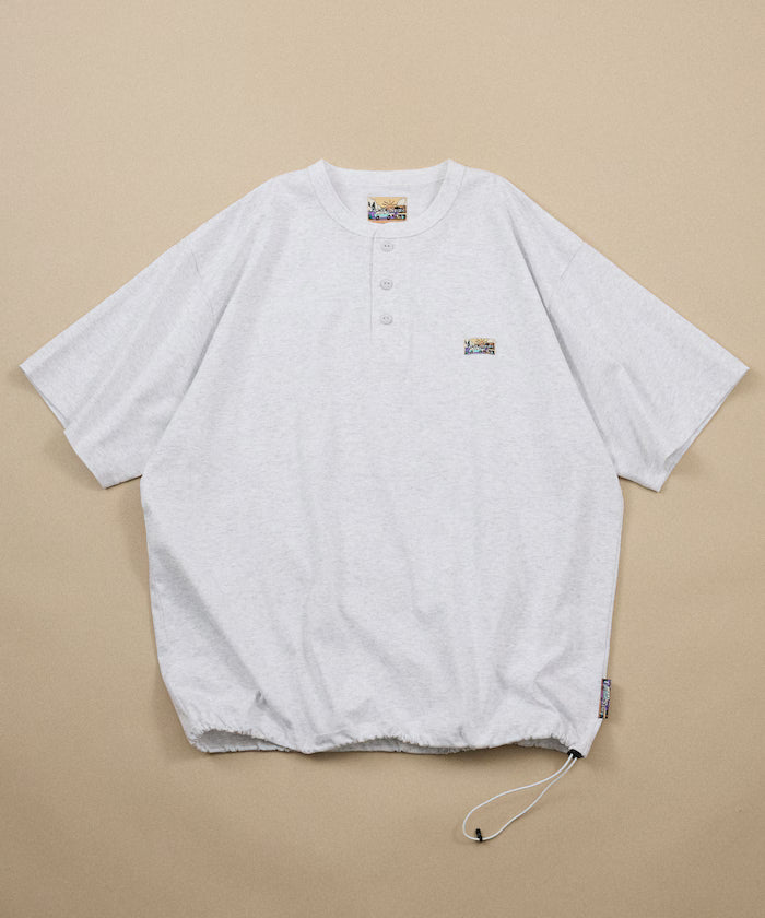 FREAK'S STORE for BEACH & FES Relax Fit One Point Logo Spindle Henley Neck T-Shirt