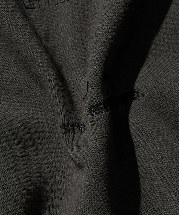 Big silhouette one-point embroidery back print hem code crew neck sweatshirt 【limited edition】