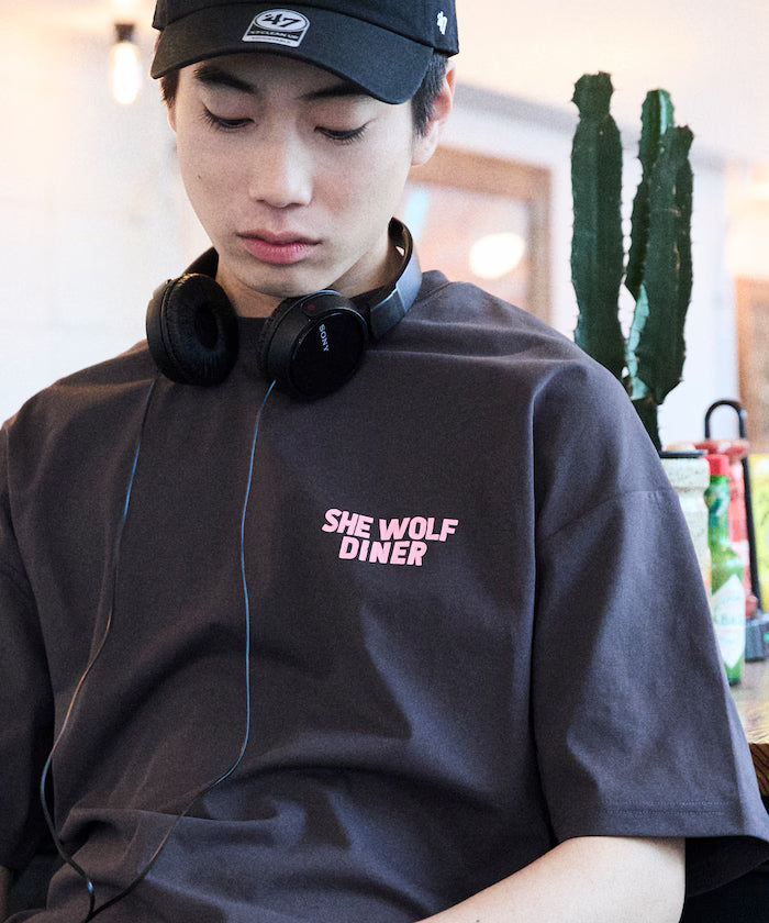 Limited Release SHE WOLF DINER × FREAK'S STORE Shewolf Diner Exclusive Big Silhouette Back Print T-Shirt Antibacterial Odor Resistance Quick Dry