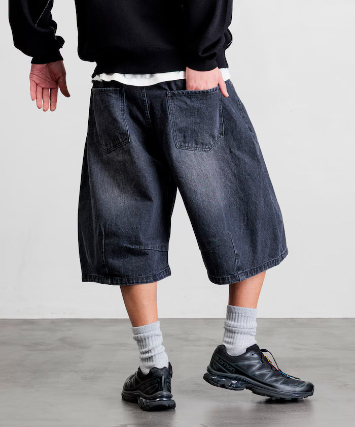 Wide Silhouette One Wash Curved Denim Cropped Shorts