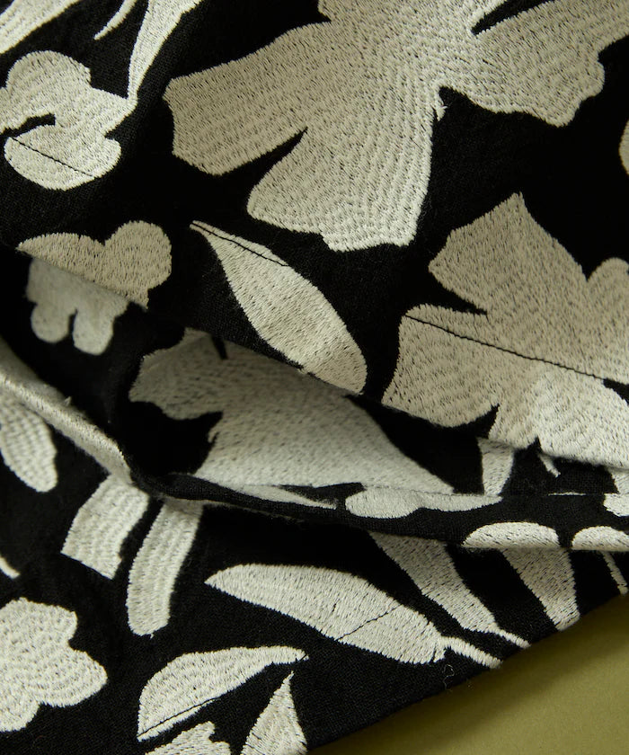 Monotone Embroidered Easy Pants