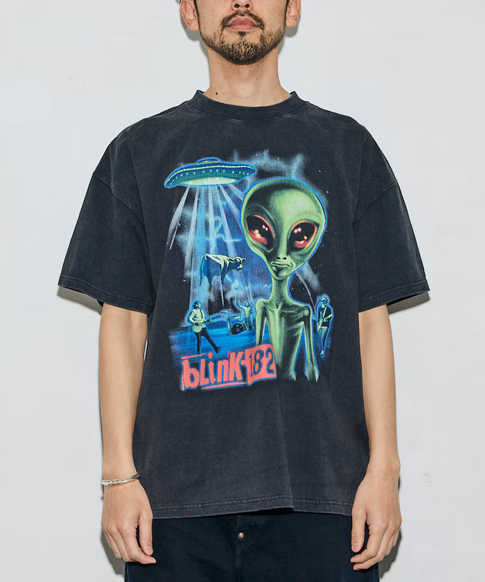 【EXCLUSIVE】BLINK182 alien print Tee / Blink 182 Alien Graphic Print Crew Neck T-Shirt
