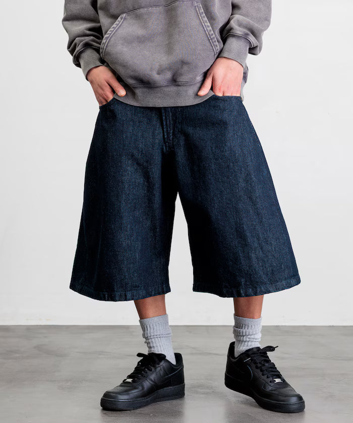 Wide Silhouette One Wash Curved Denim Cropped Shorts
