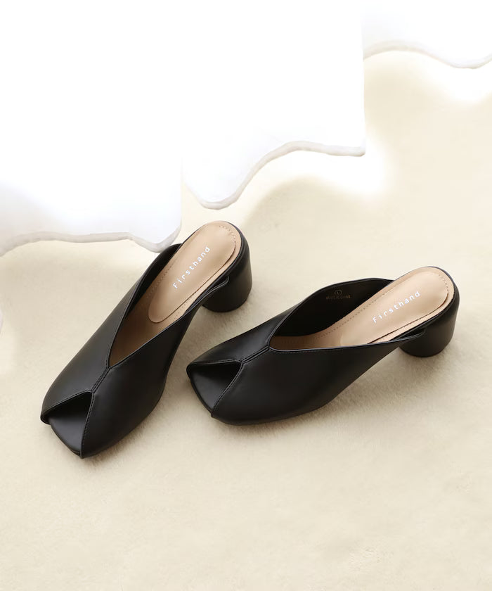 Open-toe slit sandals