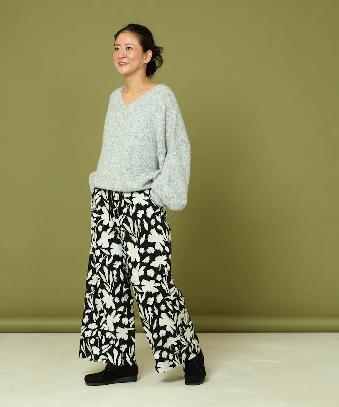 Monotone Embroidered Easy Pants