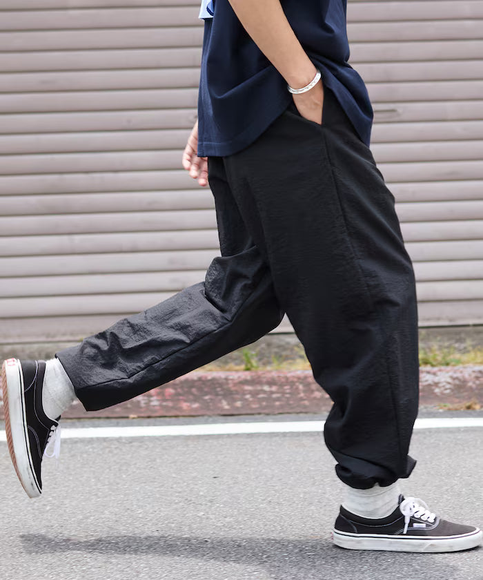 Wide Straight Nylon Track Pants / Tapered Silhouette Easy Nylon Pants