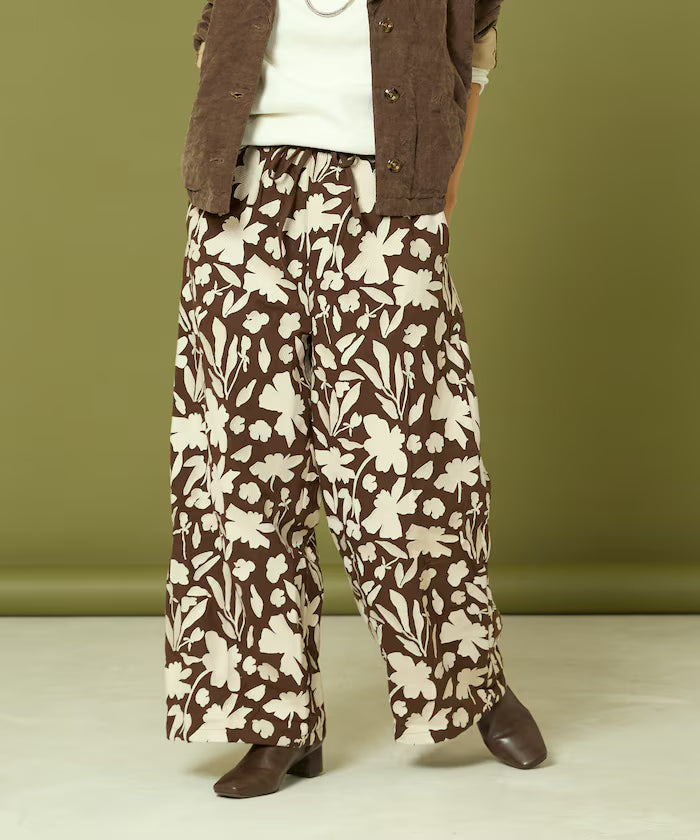 Monotone Embroidered Easy Pants