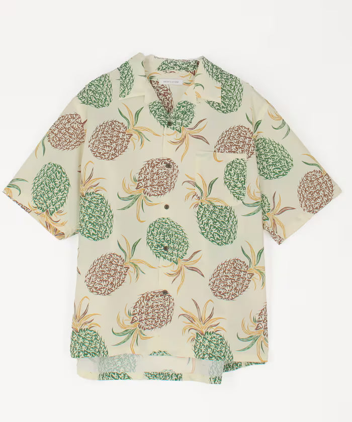 Loose silhouette all-over patterned open collar short sleeve shirt