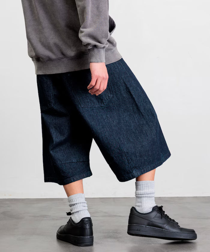Wide Silhouette One Wash Curved Denim Cropped Shorts