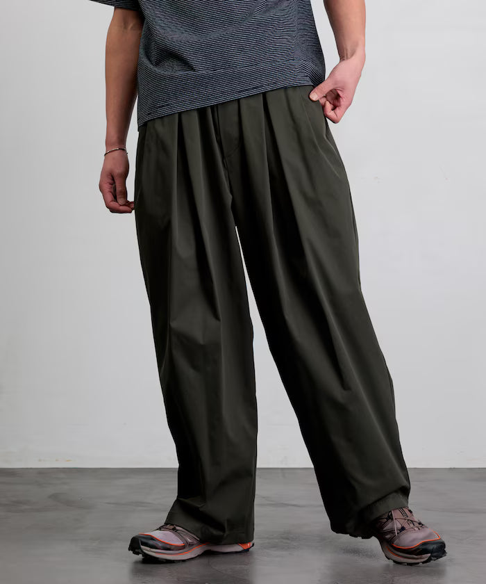 Wide Silhouette Poly chino Tuck Easy Pants 【Limited Release】