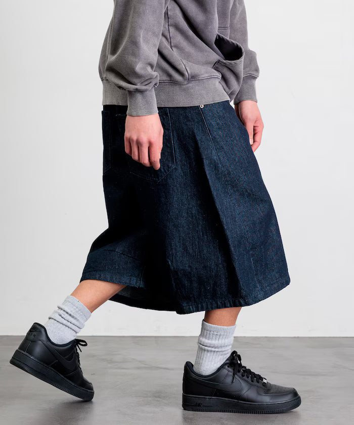 Wide Silhouette One Wash Curved Denim Cropped Shorts