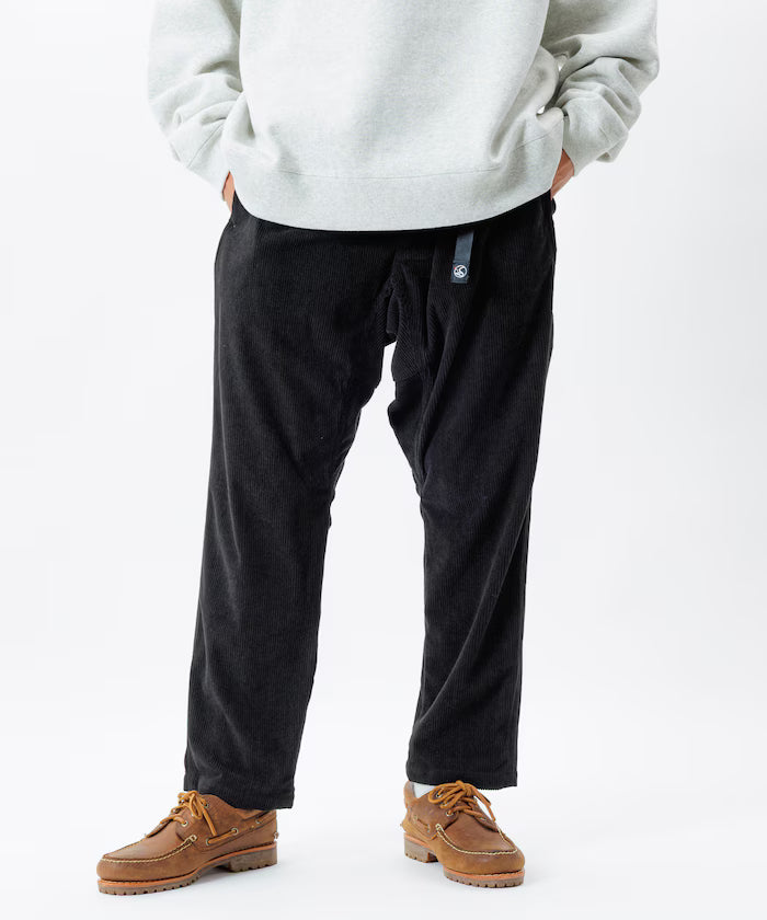 Basic silhouette corduroy climbing pants / tapered silhouette [limited edition]