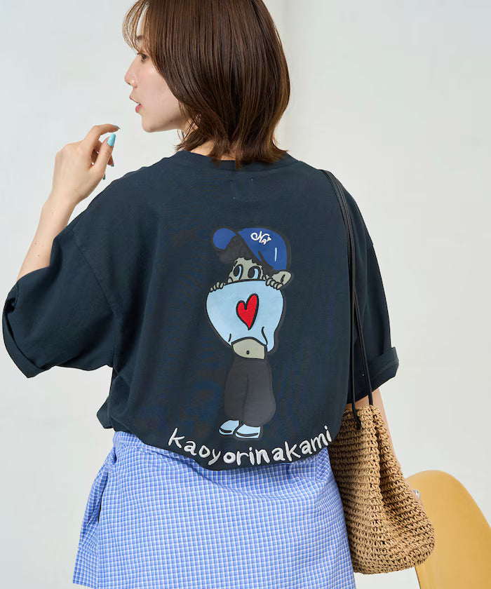 [Sales start on May 22 at 12:00] kaoyorinakami × FREAK'S STORE/ Kaoyorinakami exclusive Heso Dashi Boy Tee - Charcoal Gray