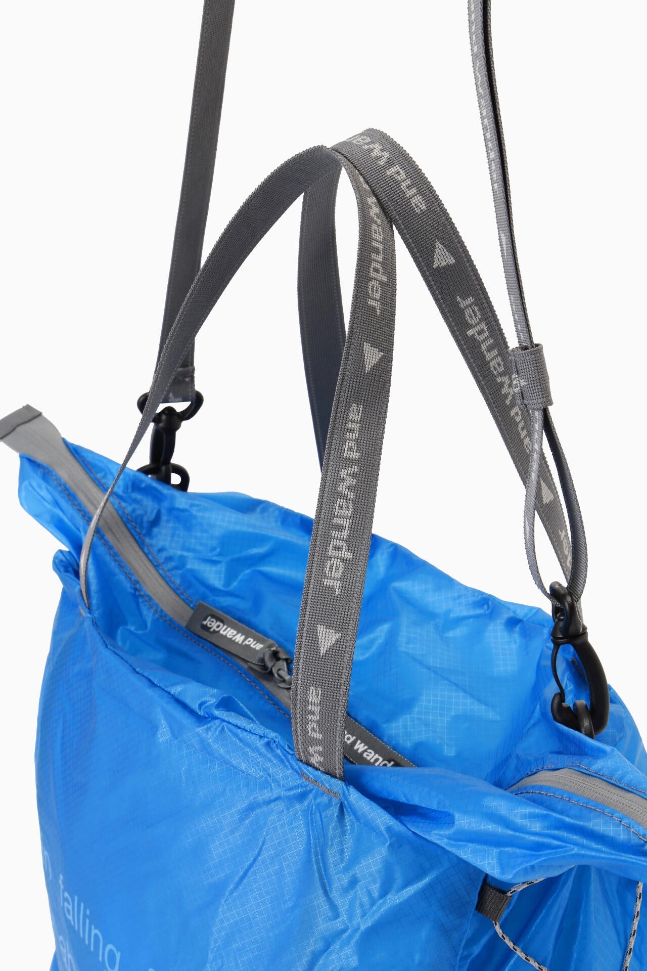 eye_C magazine x and wander sil tote bag