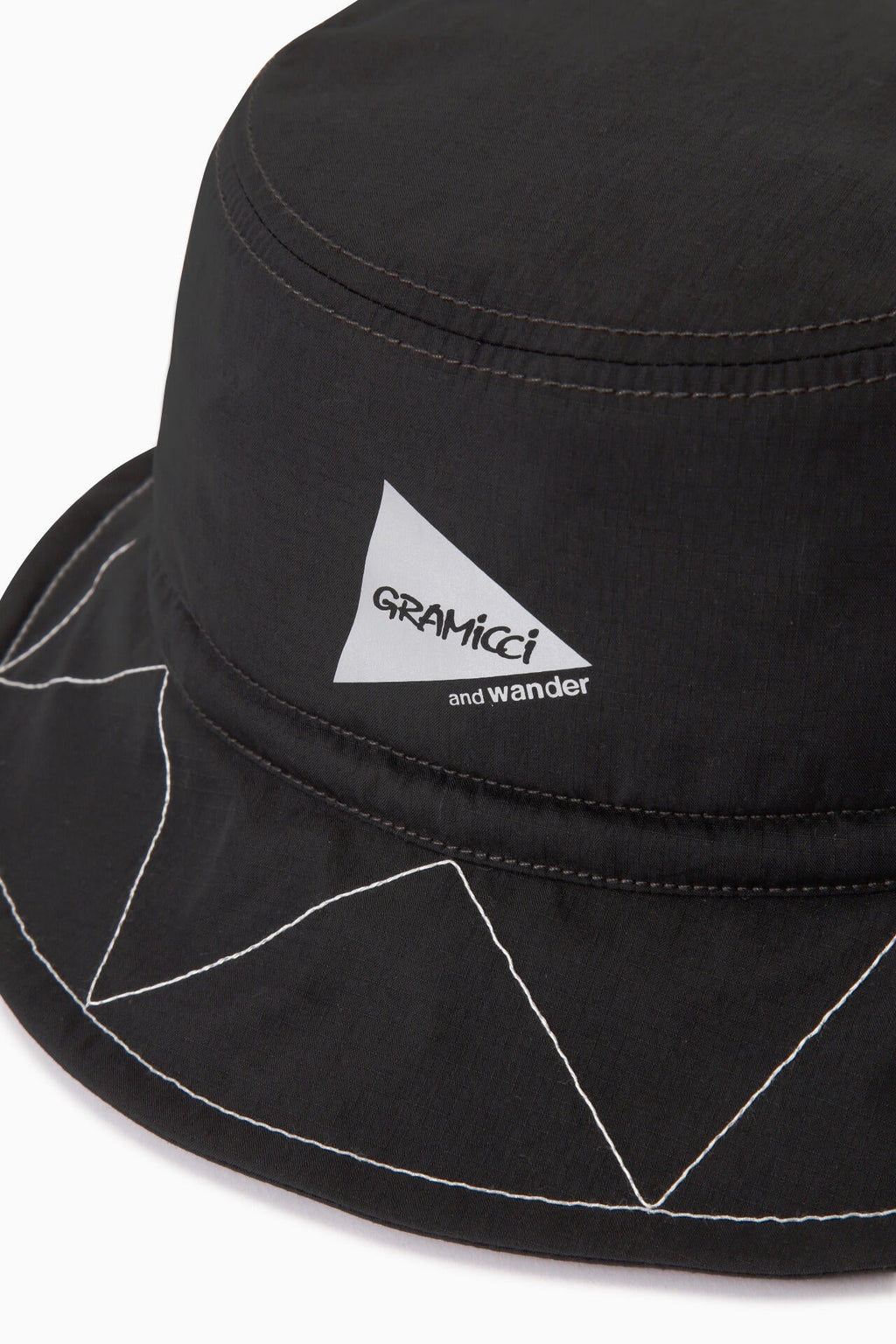 GRAMICCI × and wander zigzag stitch hat