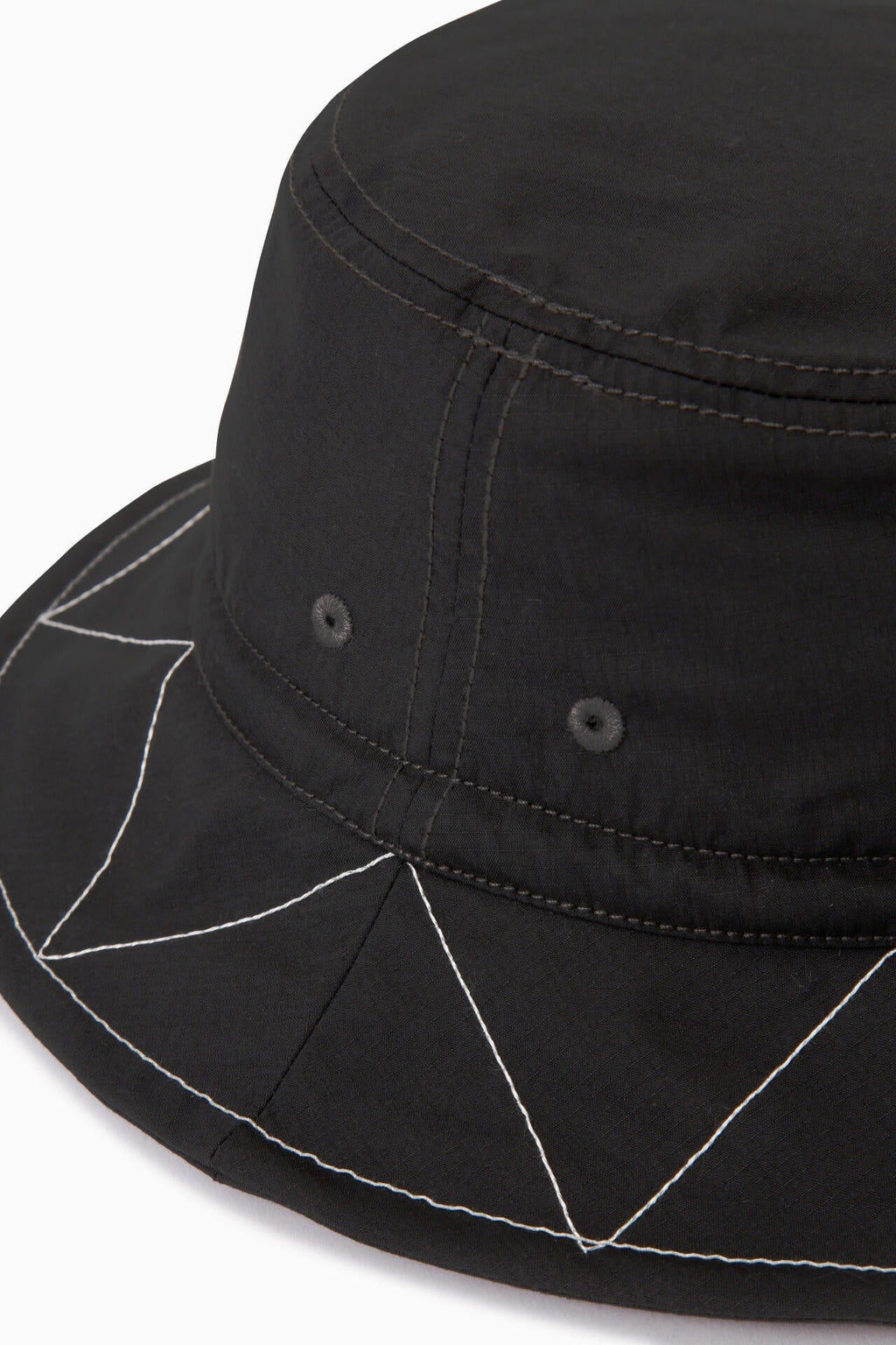 GRAMICCI × and wander zigzag stitch hat