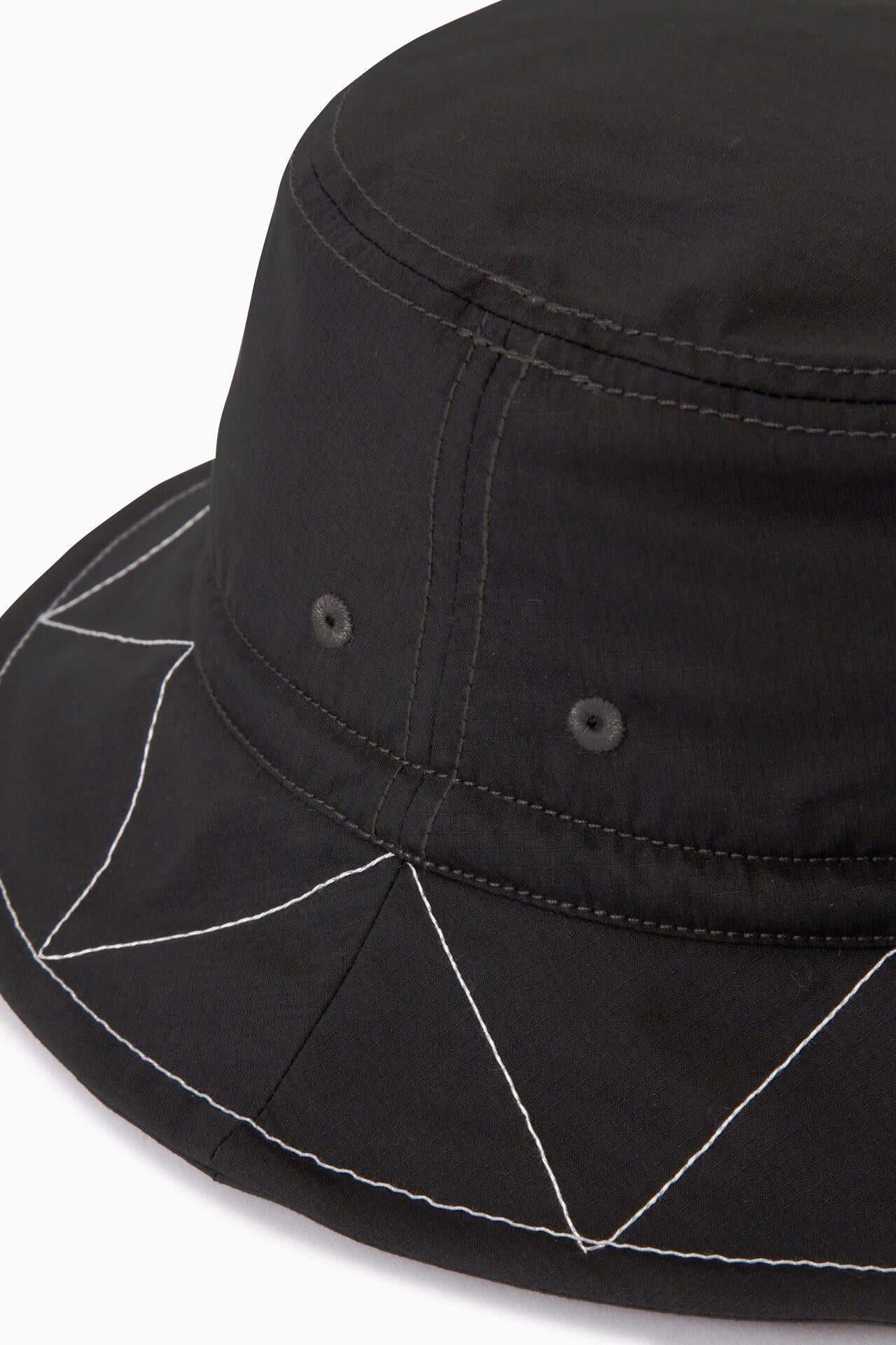 GRAMICCI × and wander zigzag stitch hat