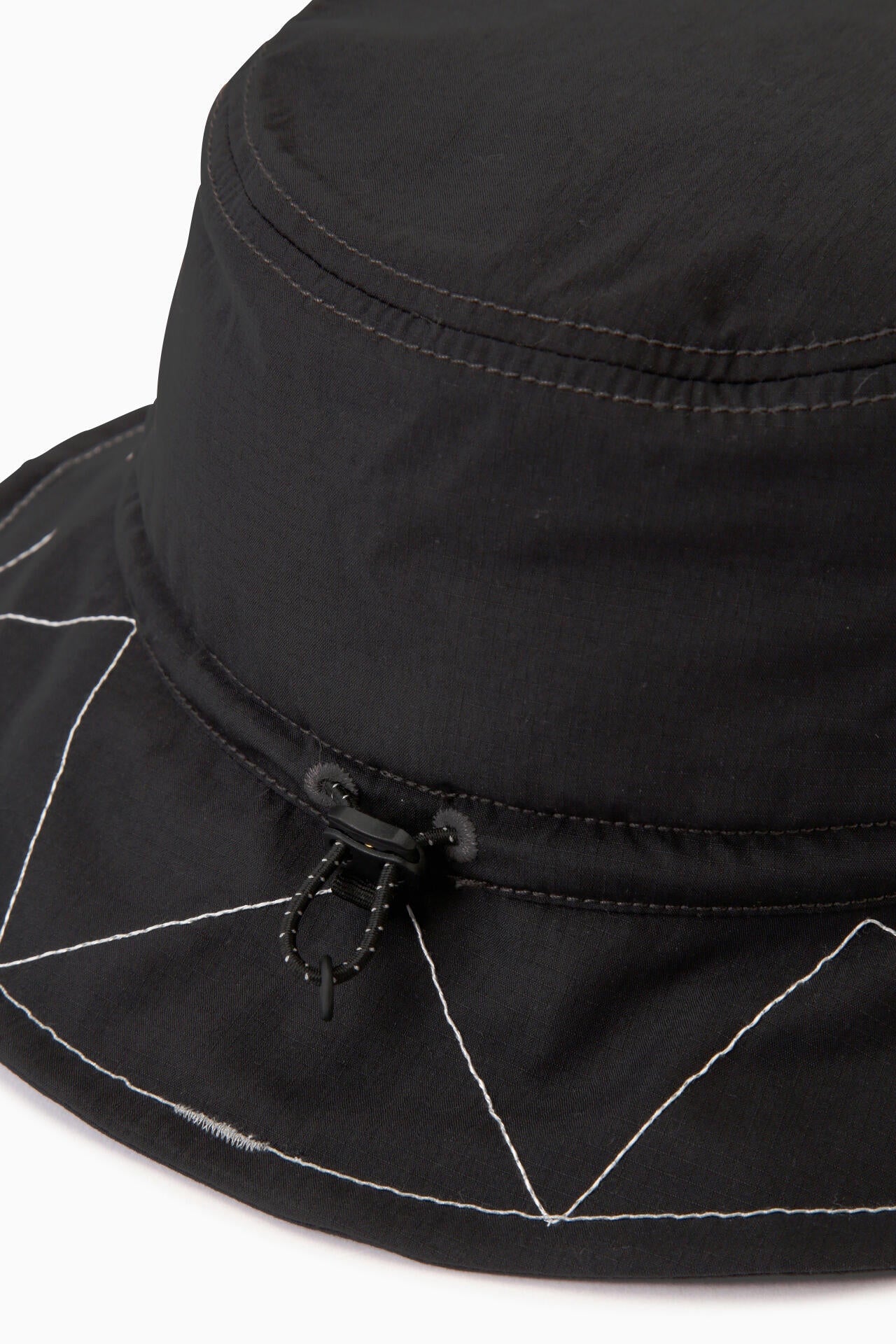 GRAMICCI × and wander zigzag stitch hat