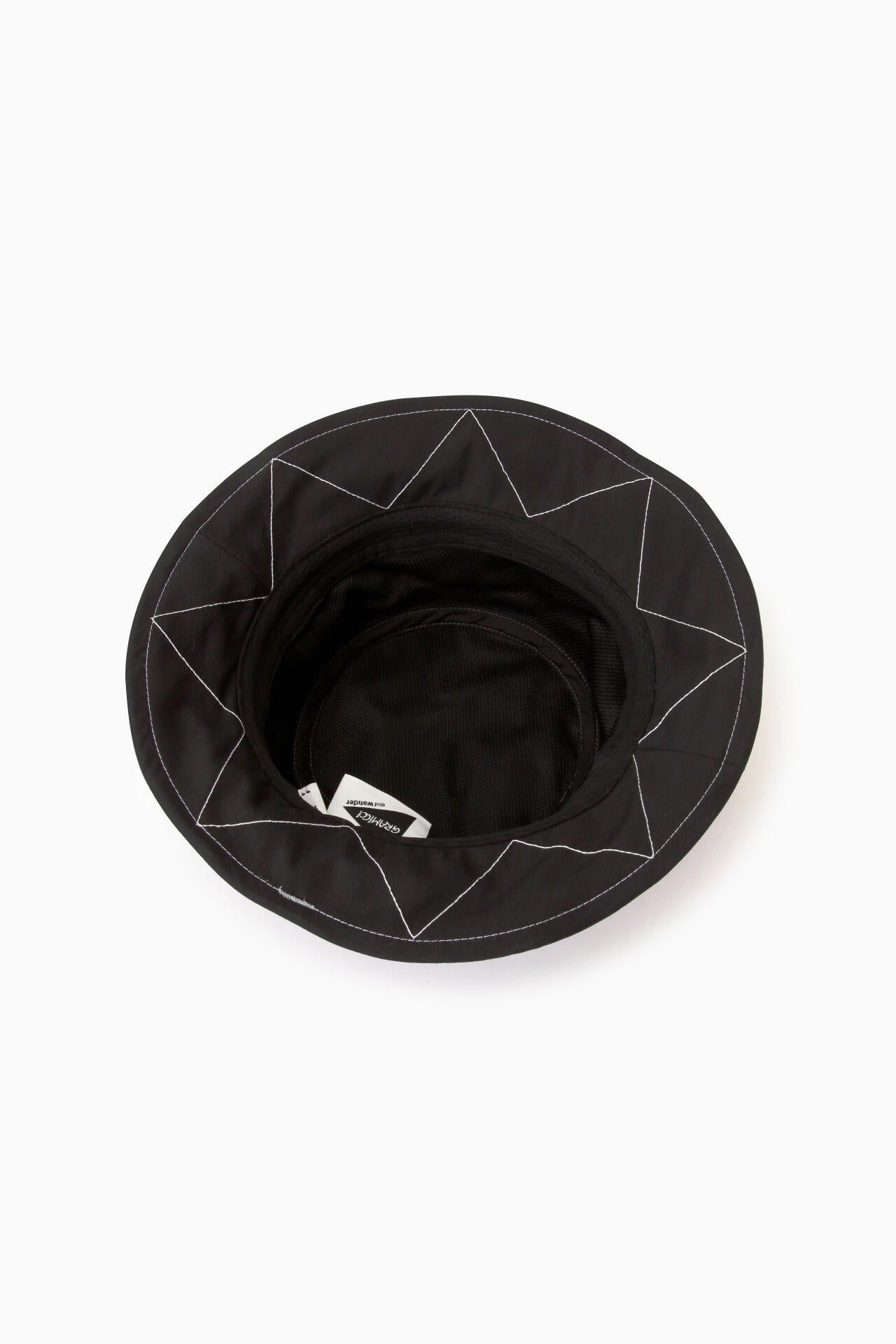 GRAMICCI × and wander zigzag stitch hat