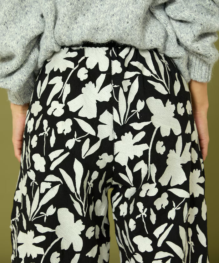Monotone Embroidered Easy Pants