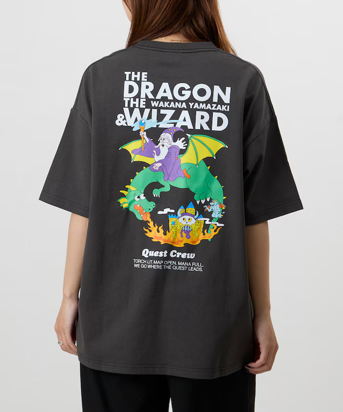 Wakana Yamazaki×FREAK'S STORE THE DRAGON & WIZARD Back Print Crew Neck T-Shirt [Limited Edition]