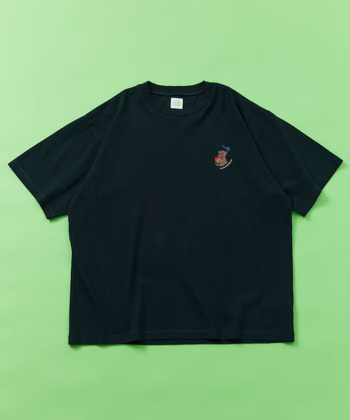 [Sales start on May 22, 12:00] kaoyorinakami × FREAK'S STORE/ Kaoyorinakami exclusive Swary Punch Bear Tee