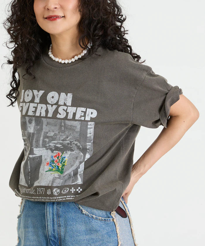 Photo Print Flower Embroidery Crew Neck T-Shirt