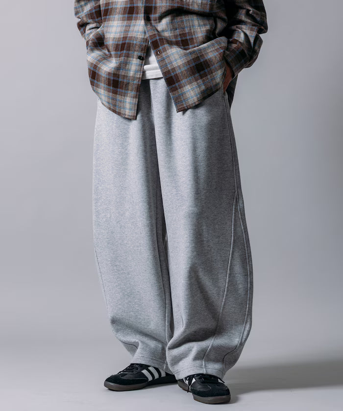 Wide Silhouette Bonding Barrel Leg Sweatpants 【Limited Edition】