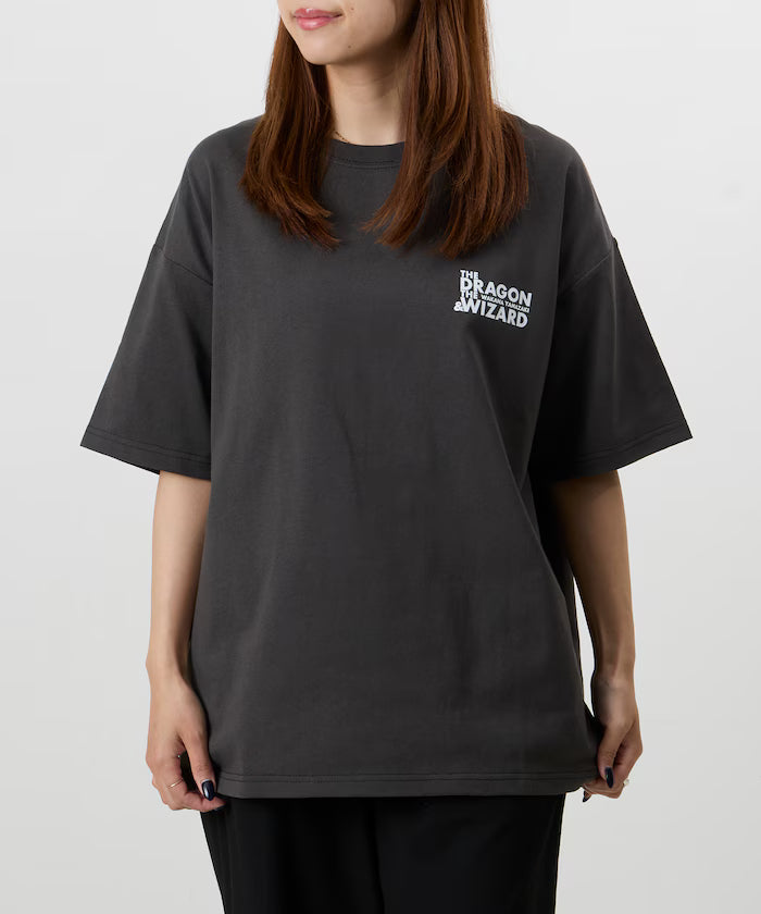 Wakana Yamazaki×FREAK'S STORE THE DRAGON & WIZARD Back Print Crew Neck T-Shirt [Limited Edition]