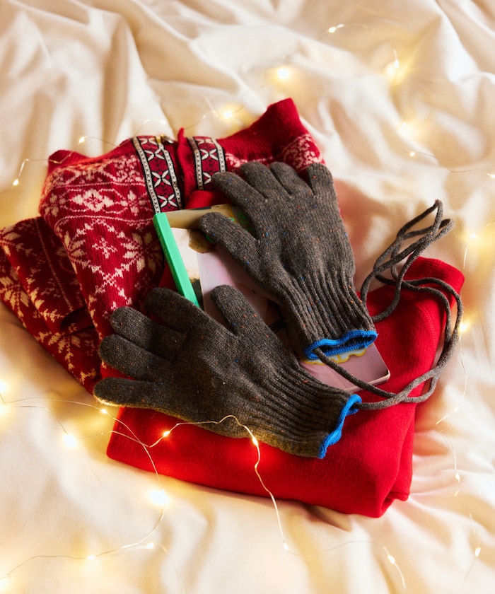 WOOL EASY SLIT GLOVE Wool Easy Glove with Smartphone-Compatible Slit