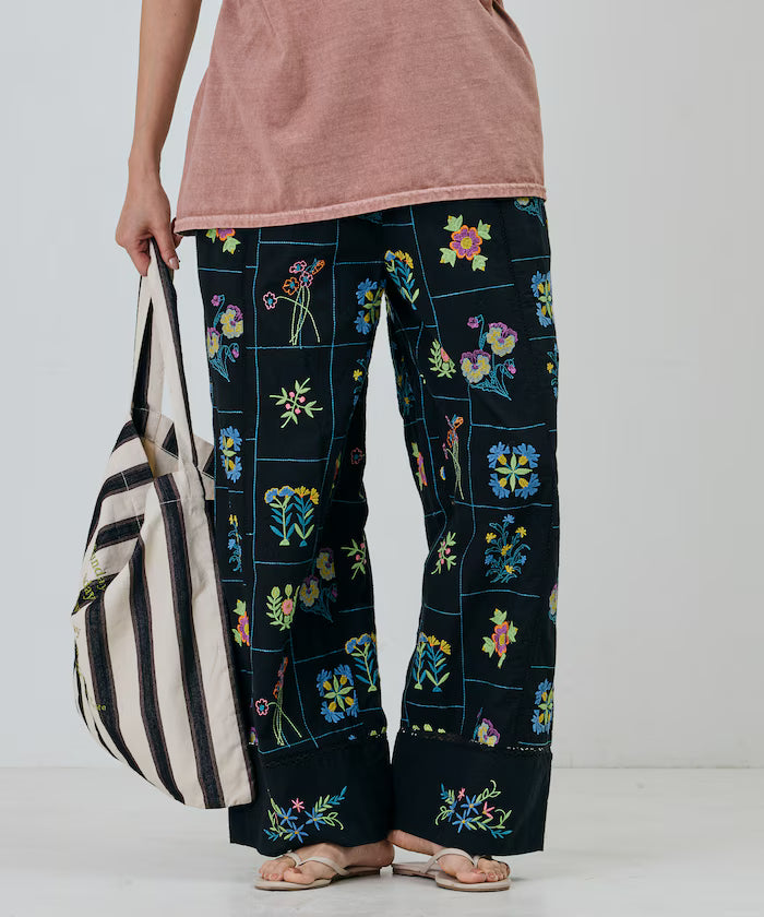 Patchwork Floral Embroidery Pants - Black