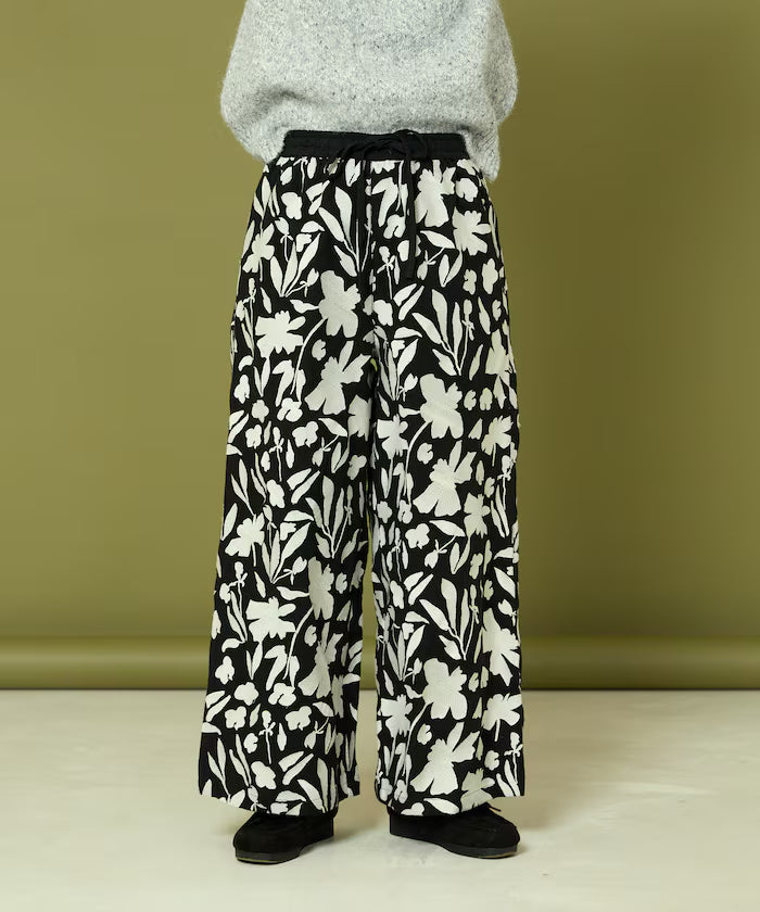 Monotone Embroidered Easy Pants
