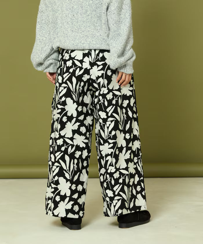 Monotone Embroidered Easy Pants
