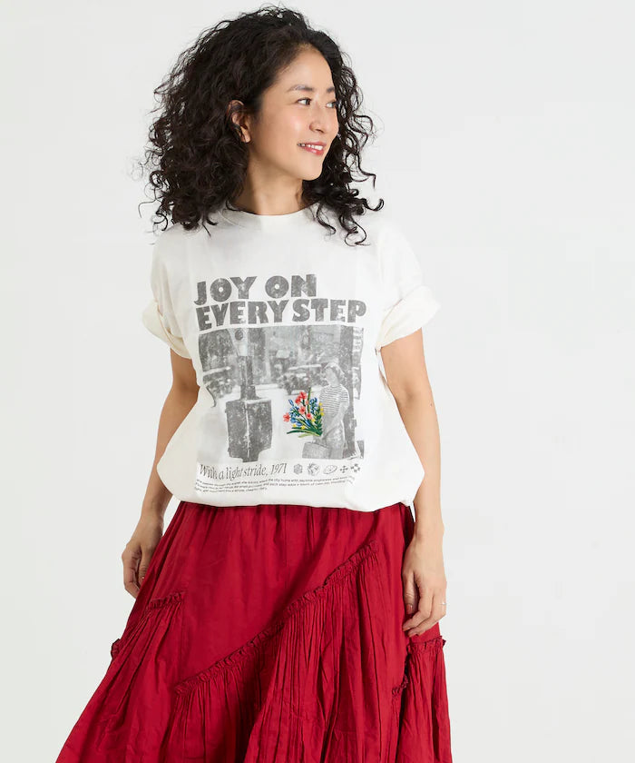 Photo Print Flower Embroidery Crew Neck T-Shirt