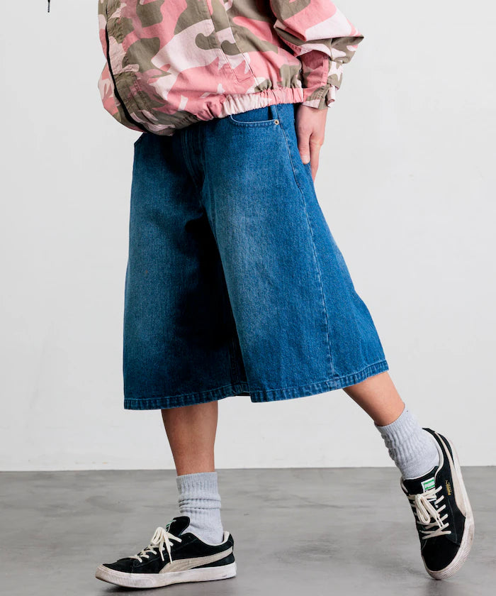 Wide Silhouette One Wash Curved Denim Cropped Shorts