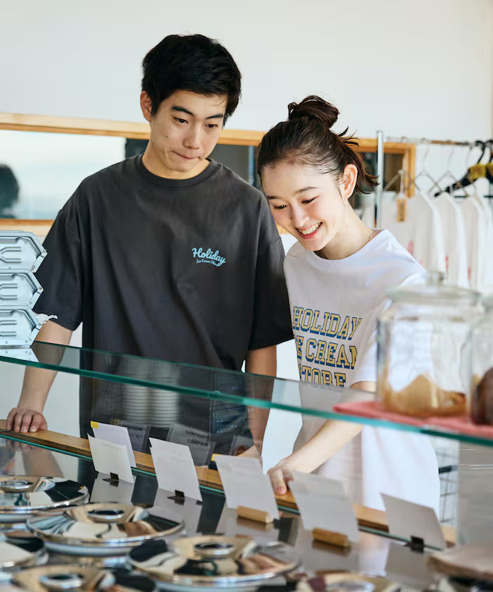 HOLIDAY ICECREAM×FREAK'S STORE Collaboration Big Silhouette Back Print Crew Neck T-Shirt [Limited Edition]
