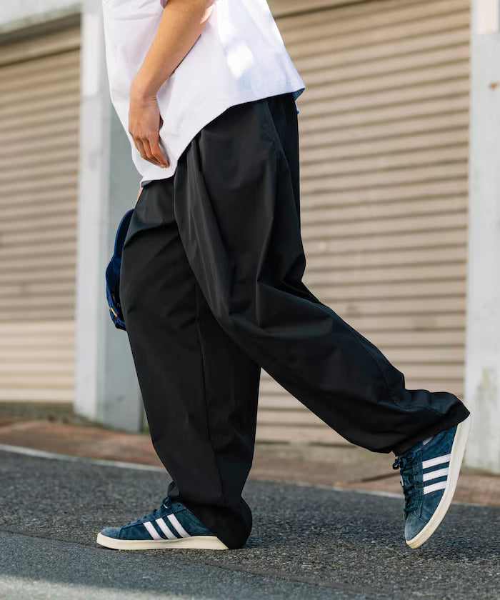 Wide Silhouette Double Tuck Poly Chino Slacks [Limited Edition]