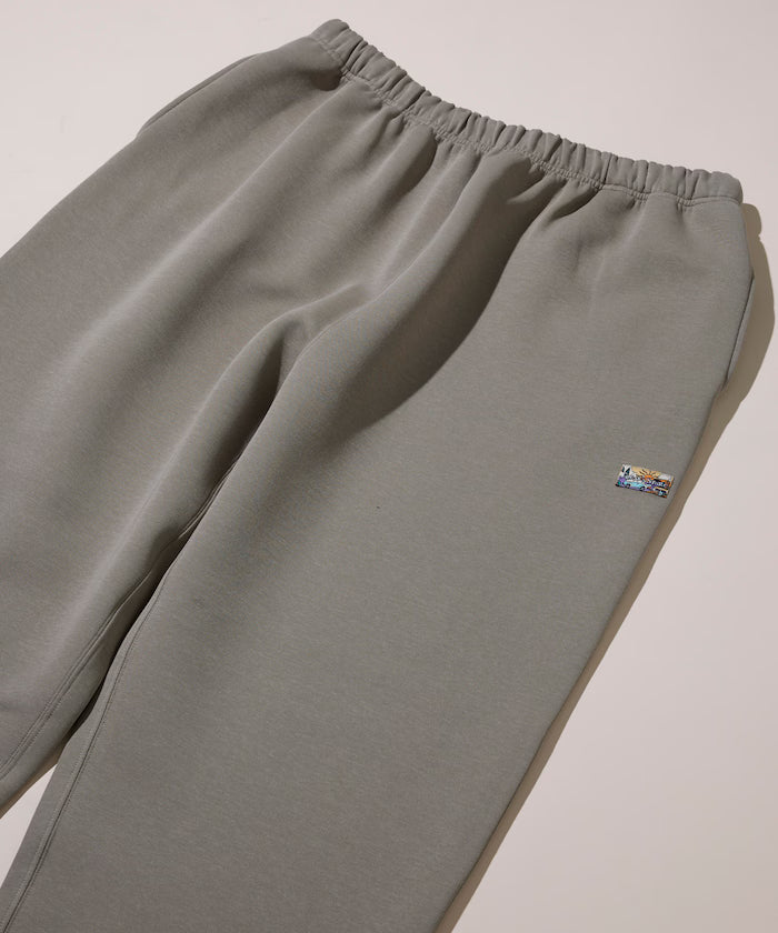 Big Silhouette Cardboard One Point Logo Spindle Sweat Pants