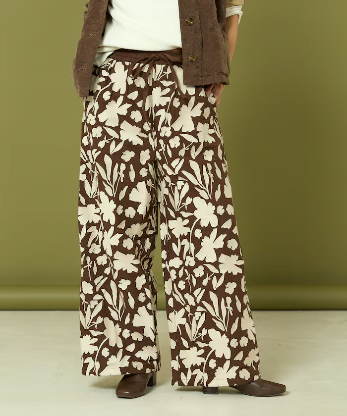 Monotone Embroidered Easy Pants