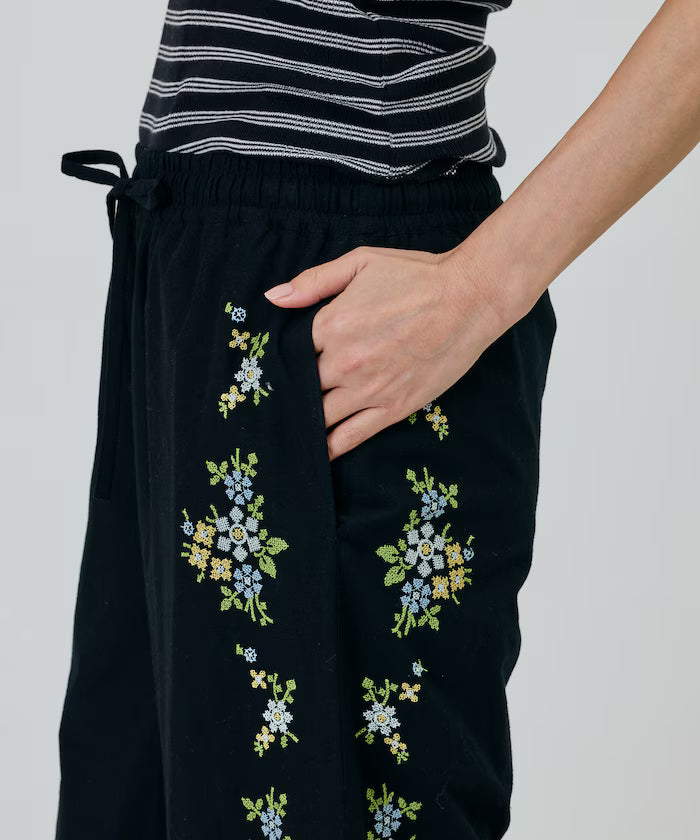India Scallop Floral Embroidery Pants