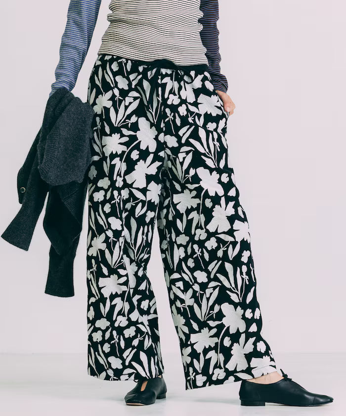 Monotone Embroidered Easy Pants