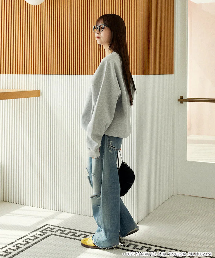 "HELLO KITTY/Hello Kitty" glasses college-style sweatshirt limited edition