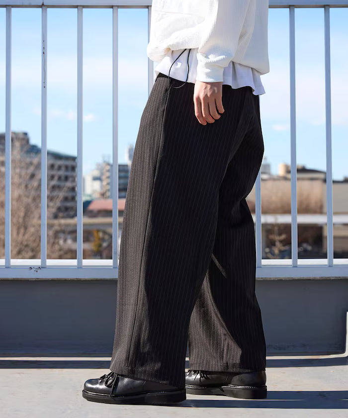 Wide Straight Silhouette One-Tuck Slack Pants