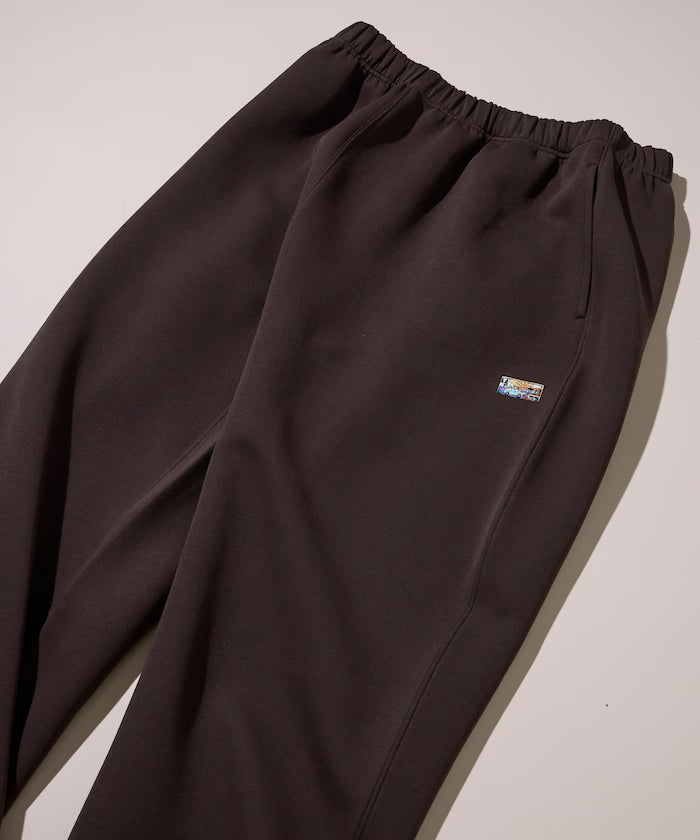 Big Silhouette Cardboard One Point Logo Spindle Sweat Pants
