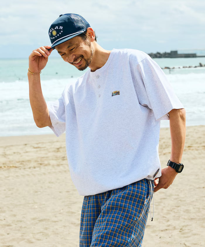 FREAK'S STORE for BEACH & FES Relax Fit One Point Logo Spindle Henley Neck T-Shirt