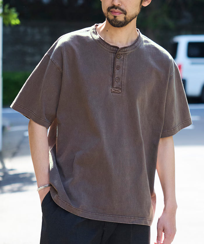 HEAVY WEIGHT/Pigment Short Sleeve Henley Neck T-Shirt/10.5 ounces - Brown