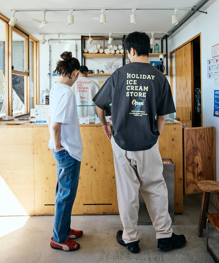HOLIDAY ICECREAM×FREAK'S STORE Limited Edition Big Silhouette College Print Crew Neck T-Shirt
