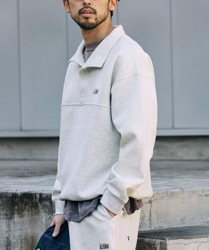 Big Silhouette Spindle Cardboard One Point Logo Snap Button Sweat