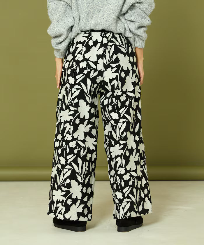 Monotone Embroidered Easy Pants