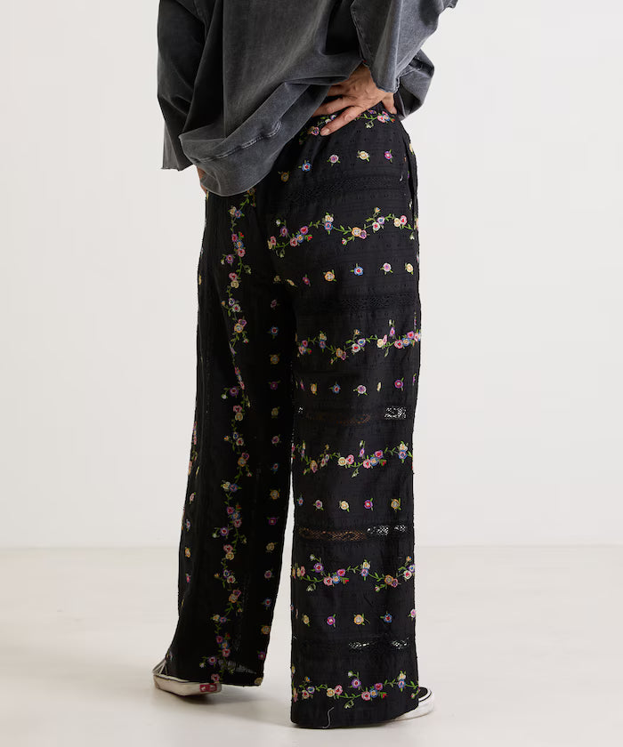 Dobby Floral Embroidery x Lace Pants